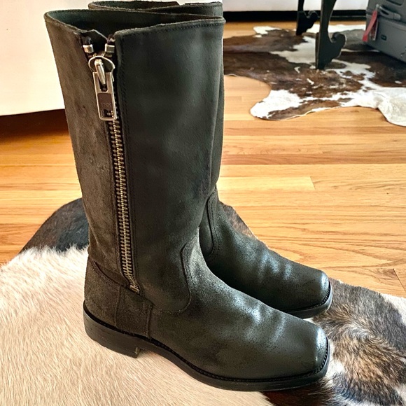 Frye Shoes - FRYE — 🌺Vintage Sueded Leather Boots, 6 Dusky Grey. Well loved ! ♥️SO cool !🌺